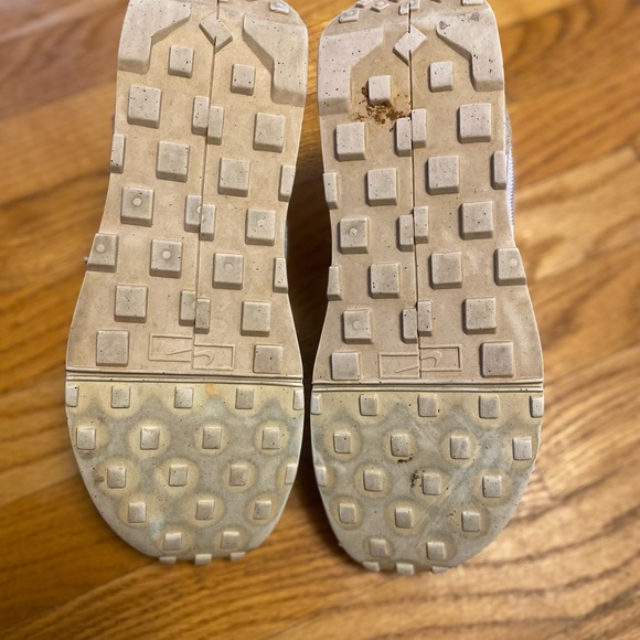 Women’s Fontanka Waffle Platinum Nike Athletic Shoes - Picture 7 of 7